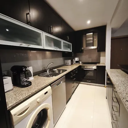 Sun Holidays Apartment *